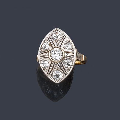 : Anillo lanzadera Art Dec&oacute; en ro amarillo de 18 K con vista en platino y diamantes talla 