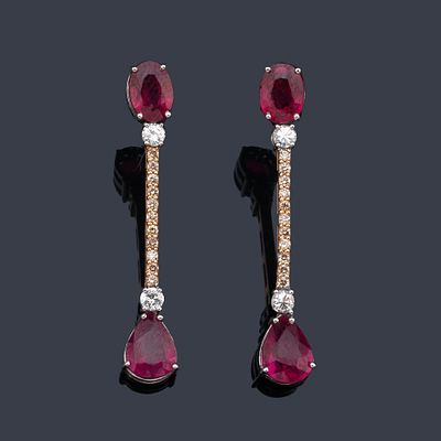 : Pendientes largos con dos rub&iacute;es talla perilla y dos rub&iacute;es talla oval de aprox. 5 ct con 