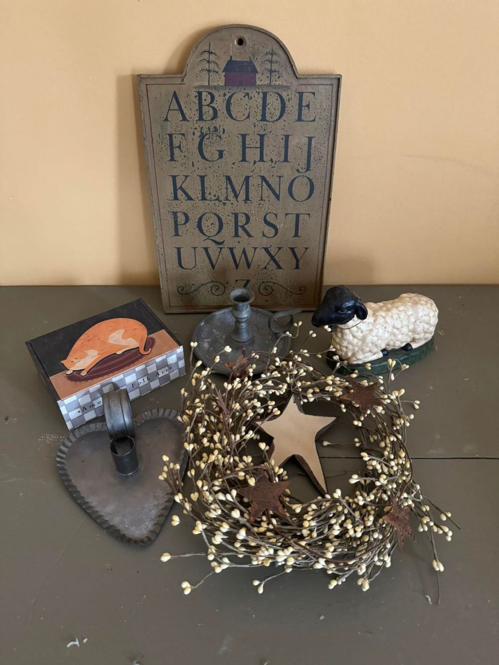 Lot 280: Americana Décor