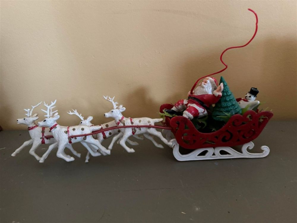 Lot 285: Santa Claus Table Top Decoration