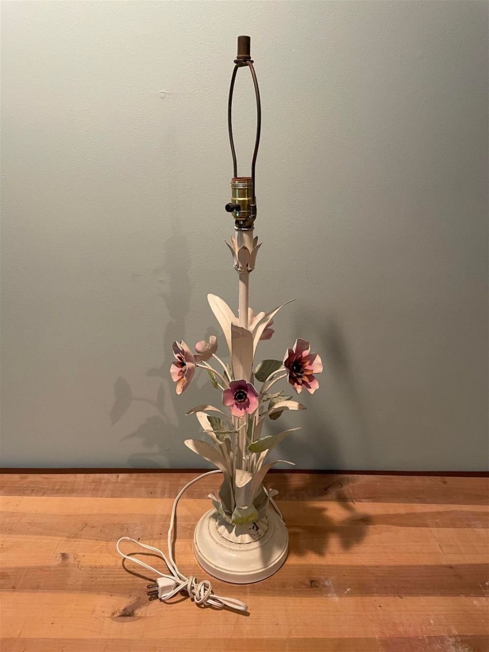 Lot 155: Metal Flower Lamp Stand