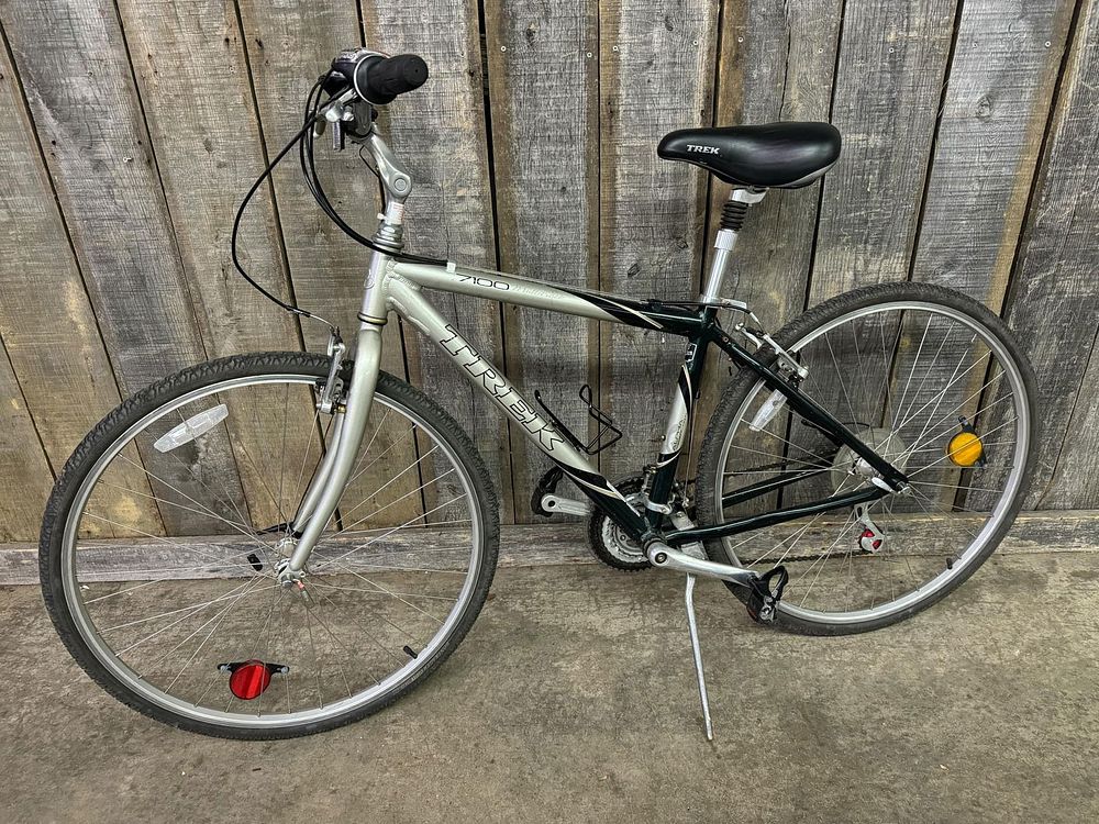 Lot 205: TREK 7100 Multitrack Bike