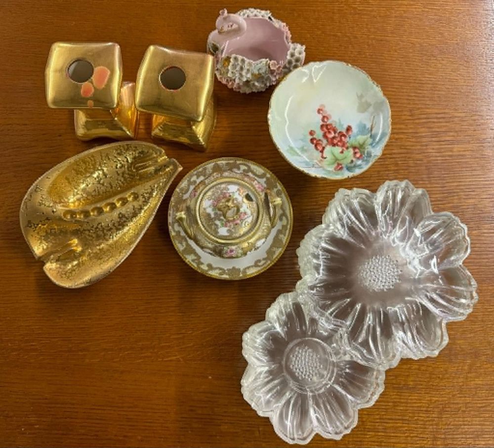 Lot 216: Small Tabletop Trinkets
