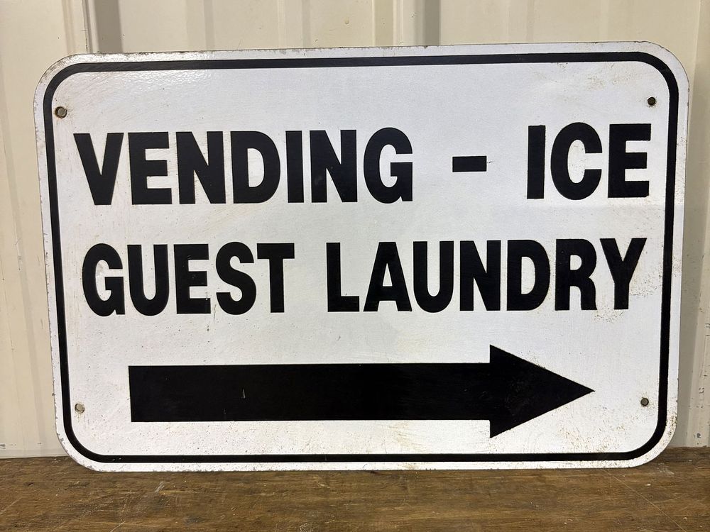 Lot 163: Vending - Ice - Guest Laundry Metal Sign 18"X12"