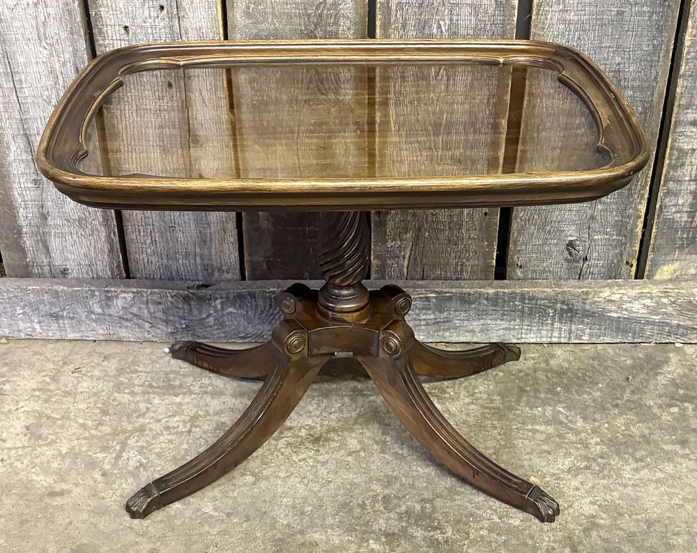 Lot 178: Vintage Coffee Table With Removable Glass Top 18"X26"X20"