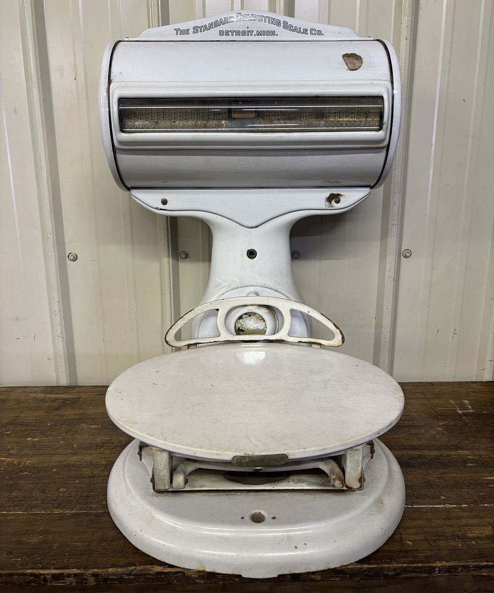 Lot 195: Antique Commercial Scale - Standard Computing Scale Co. Detroit, Michigan 17"X20"X28"