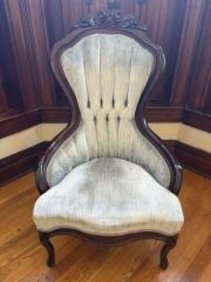 Victorian Style Parlor Chair Featuring a Floral Carving - 27"x29"x45"