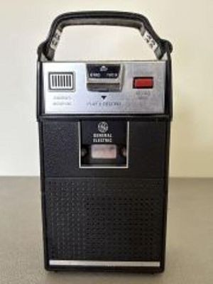 General Electric Portable Cassette Recorder Model: M8430A 10"