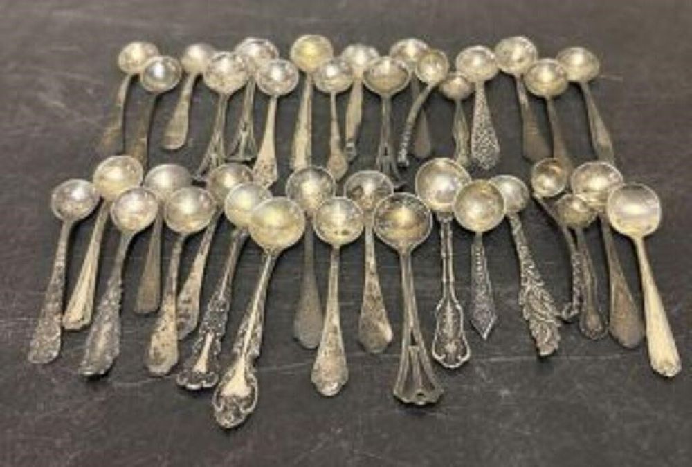 Lot 538: Lot Of Sterling Silver Salt Spoons 3" (121g)