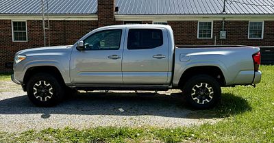 2020 Toyota Tacoma Extended Cab 4WD 6 Cylinder, Keyless Ignition, Backup Camera with Parking 