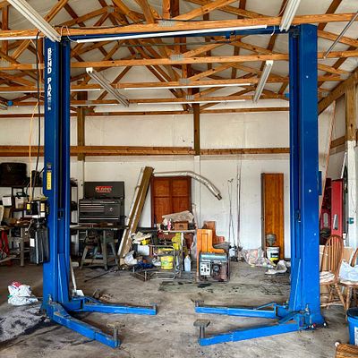 BendPak XPR-10A Two-Post Lift. Professional-grade BendPak XPR-10A asymmetrical two-post vehicle 