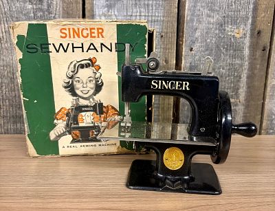 Vintage Singer Sewhandy Model 20, a Child-sized, Fully Functional Hand-crank Sewing Machine - 