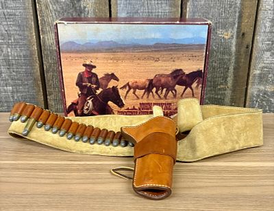 John Wayne Commemorative Holster & Gun Belt Set, a Highly Collectible Limited-Edition Tribute. Jo 