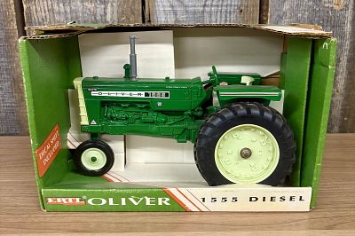 ERTL 1/16 Scale Oliver 1555 Diesel Tractor - 10"x6"x7"