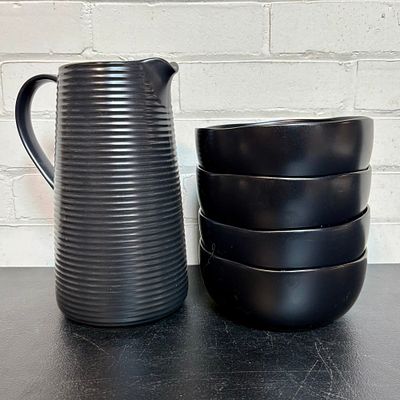 Ceramic Black Ribbed Pottery Style Pitcher With 4 Bowls 7"X10"