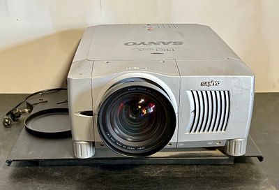 Sanyo PRO xtraX Multiverse Projector 26"X29"X10"