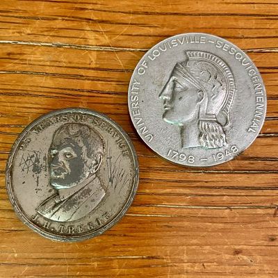 Two US Commemorative Medals, Louisville, Kentucky - 3". A group of two US commemorative medals 