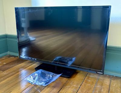 Vizio 32-Inch 720p LED HDTV Model E320-A1 8"X29"X20". Vizio E-series 32-inch class LED 