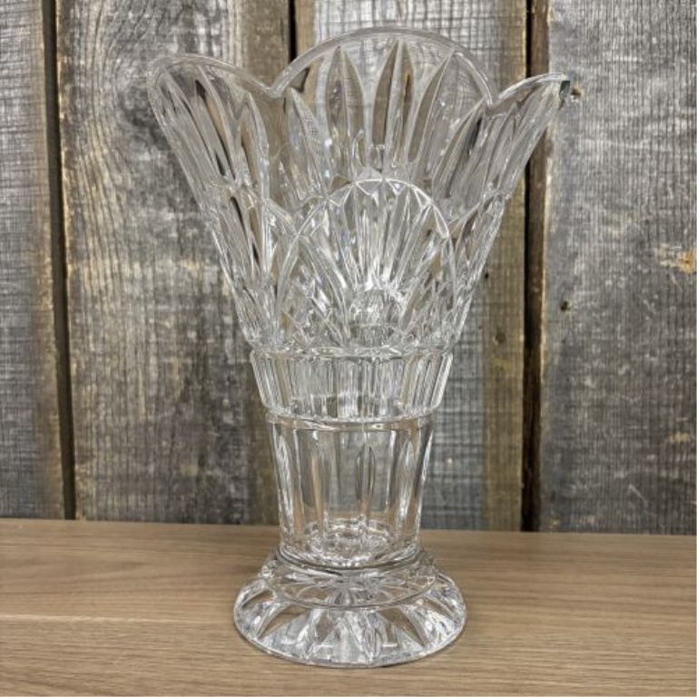 Shannon Crystal Freedom Pattern 24% Lead Crystal Footed Flared Vase