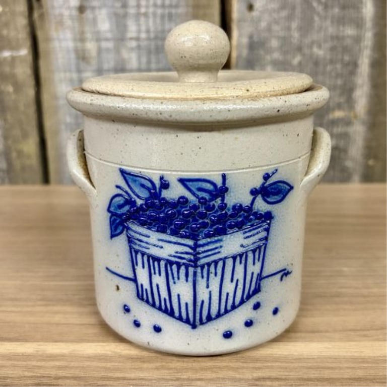 Salmon Falls Stoneware Lidded Blueberry Basket Crock 1993