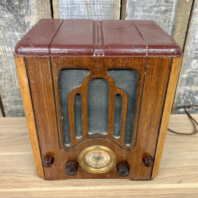 Crosley Model 515 Tombstone Tube Radio