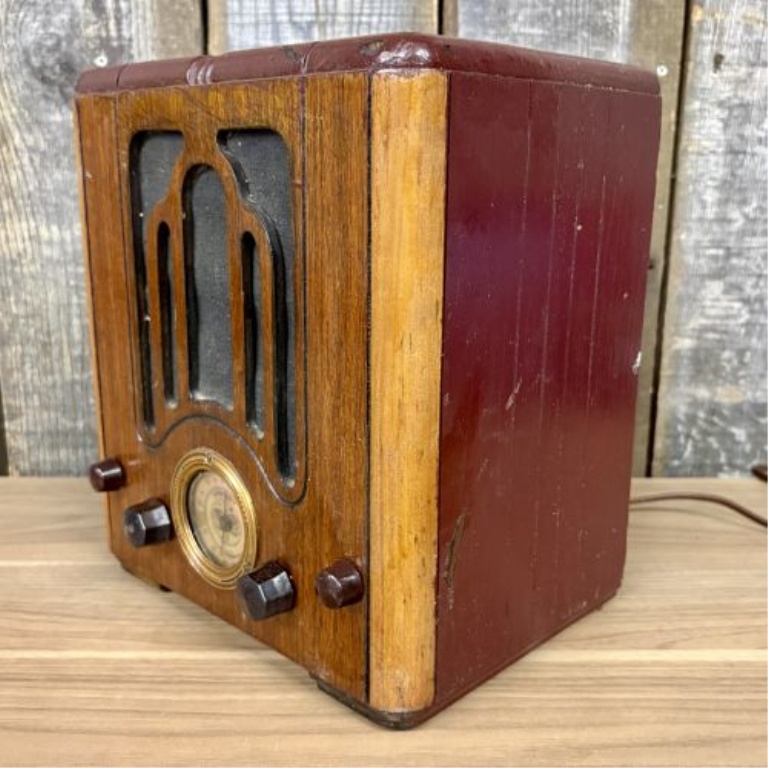 Crosley Model 515 Tombstone Tube Radio
