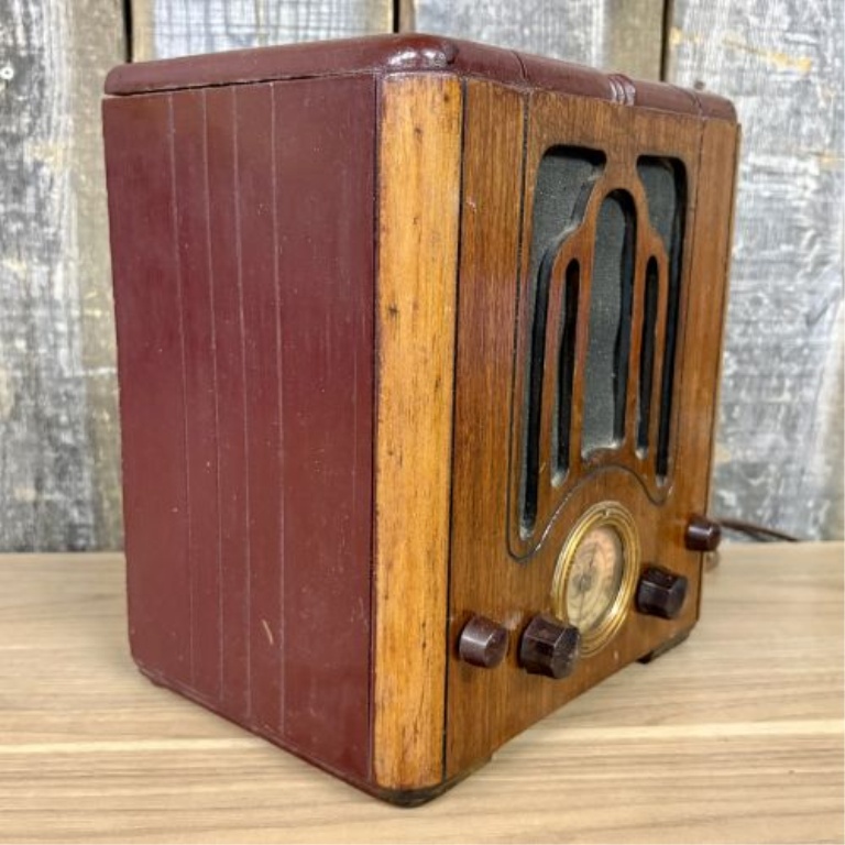 Crosley Model 515 Tombstone Tube Radio