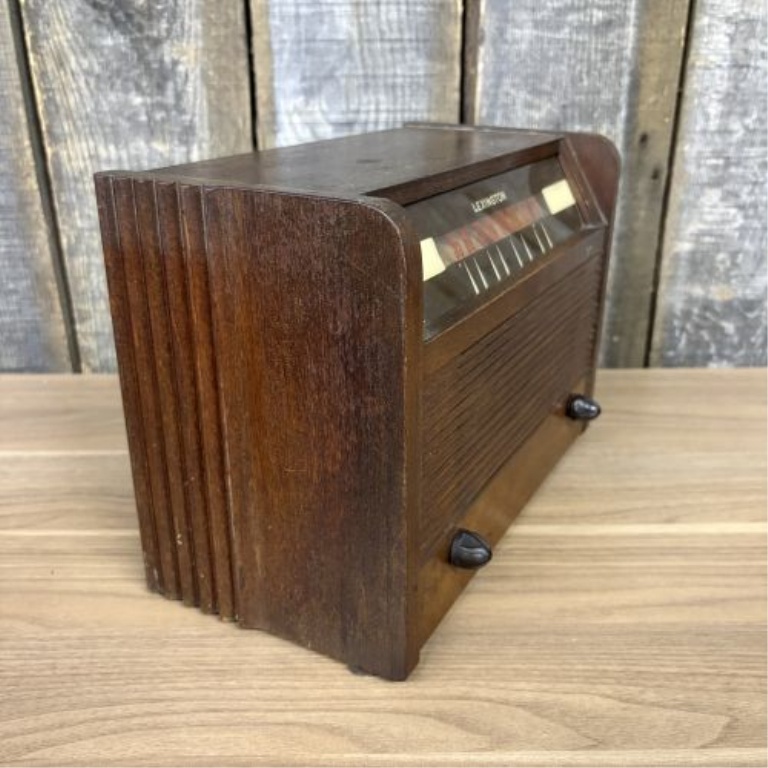 Vintage Lexington Art Deco Wood Case Tabletop AM Tube Radio