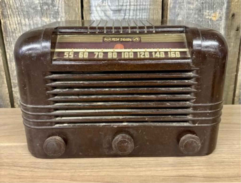 RCA Victor Model 56X Brown Bakelite Vacuum Tube AM Radio