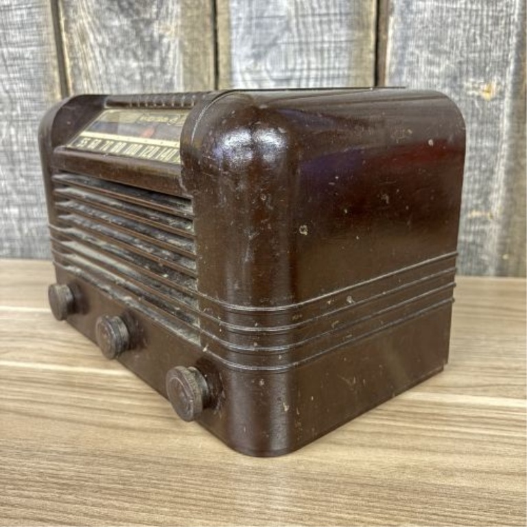 RCA Victor Model 56X Brown Bakelite Vacuum Tube AM Radio