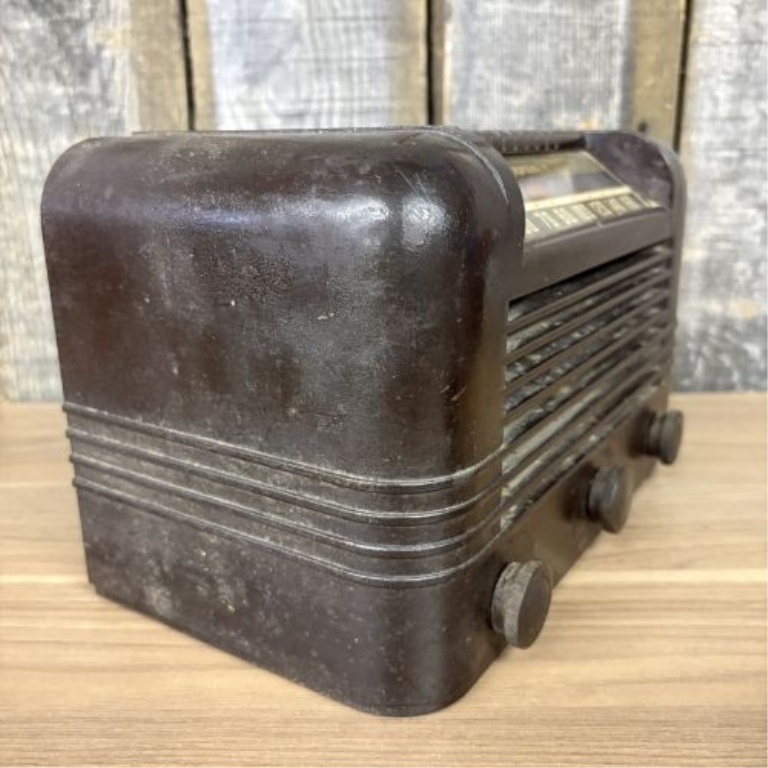 RCA Victor Model 56X Brown Bakelite Vacuum Tube AM Radio