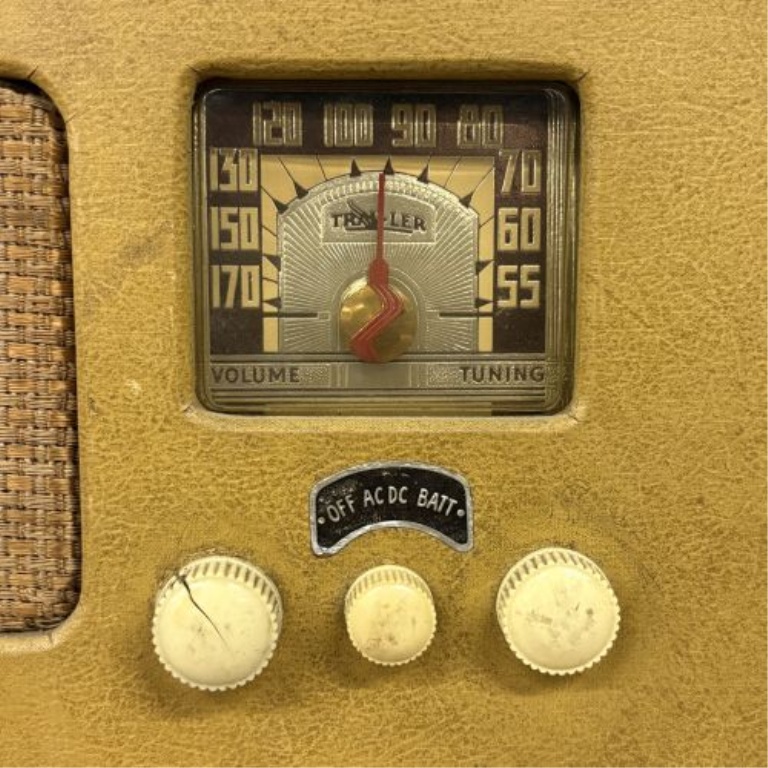 Trav-Ler Model LL-5 Portable Three-Way Tube Radio