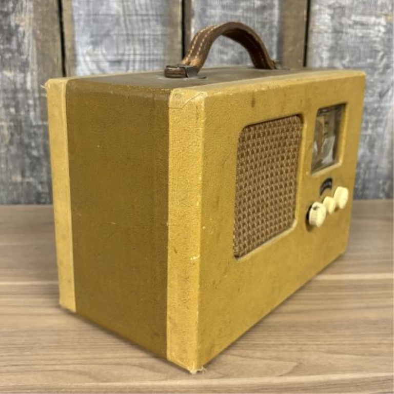 Trav-Ler Model LL-5 Portable Three-Way Tube Radio