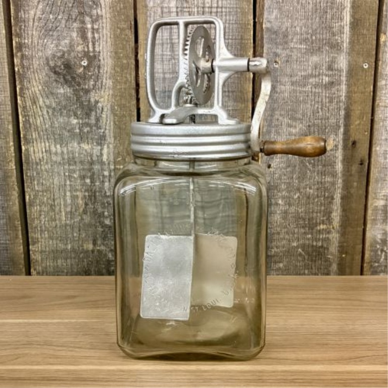 Dazey Churn and Manufacturing Company No. 40 4-Quart Glass Butter Churn