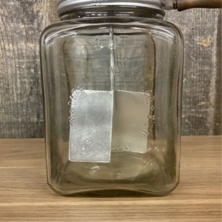 Dazey Churn and Manufacturing Company No. 40 4-Quart Glass Butter Churn