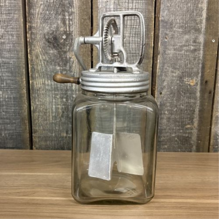 Dazey Churn and Manufacturing Company No. 40 4-Quart Glass Butter Churn