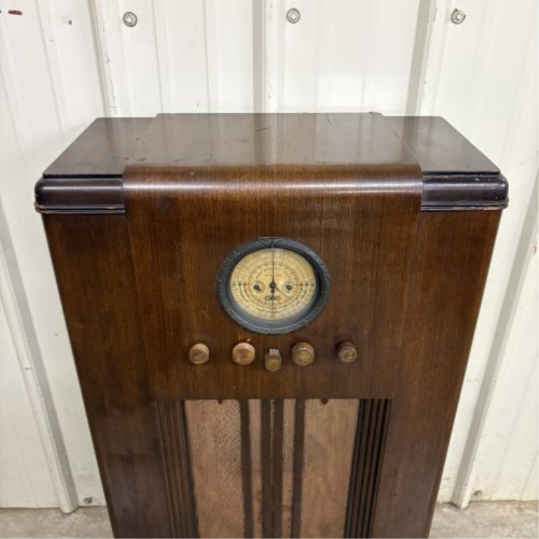 Montgomery Ward Airline Art Deco Floor Console Vacuum Tube Radio