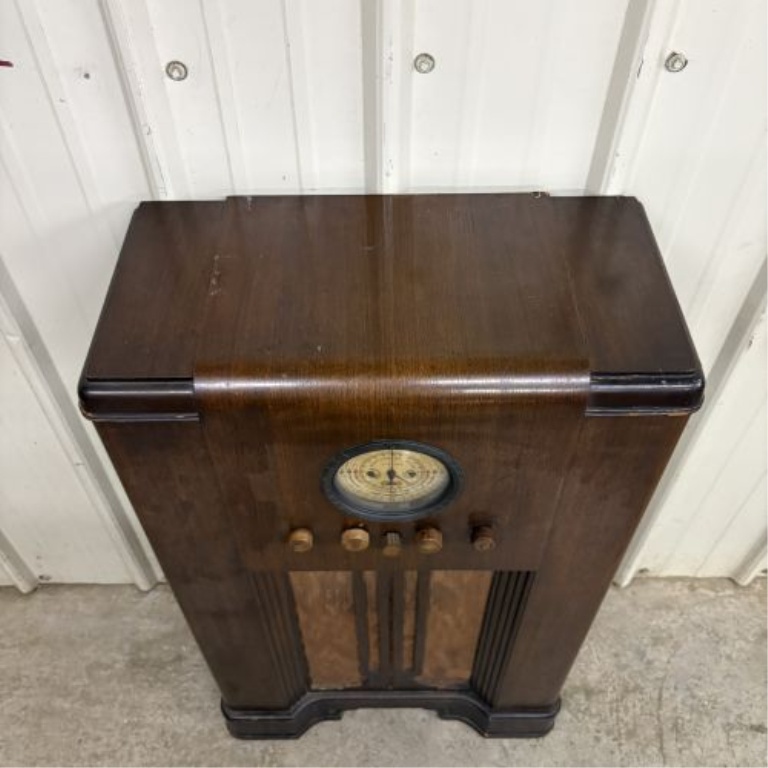 Montgomery Ward Airline Art Deco Floor Console Vacuum Tube Radio