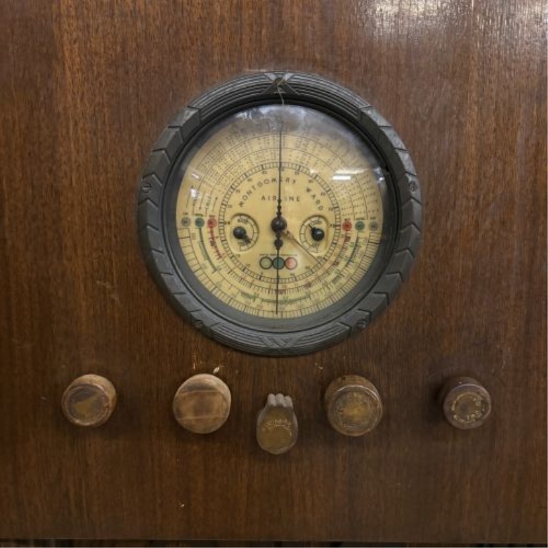 Montgomery Ward Airline Art Deco Floor Console Vacuum Tube Radio