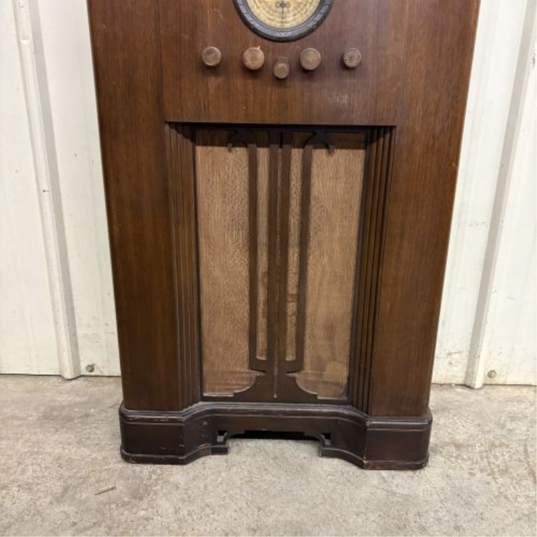 Montgomery Ward Airline Art Deco Floor Console Vacuum Tube Radio