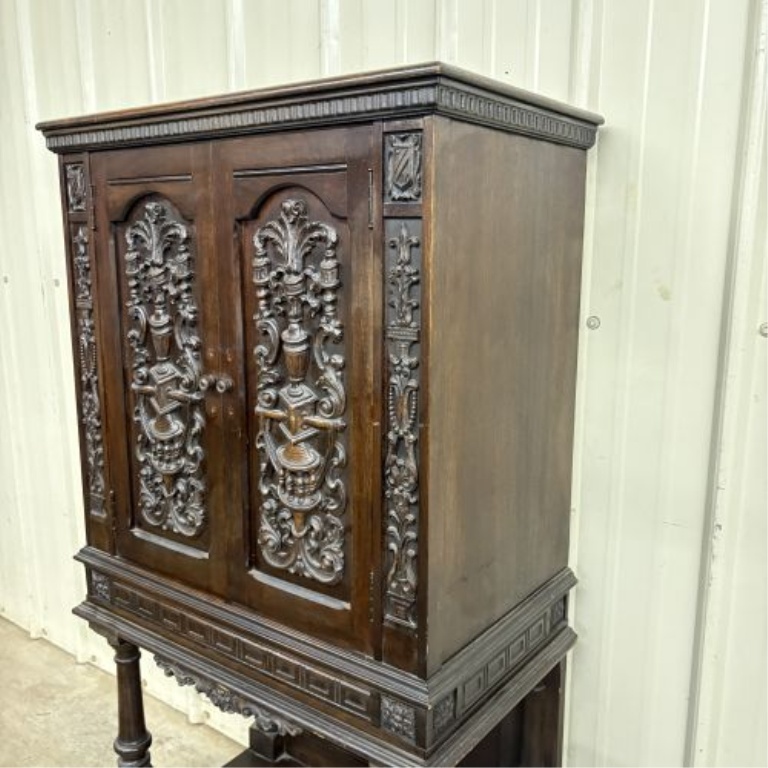 Sparton Model 301 Spanish Revival Carved Wood Radio Console