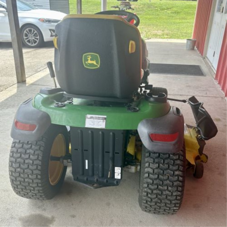 John Deere LA175 100 Series Lawn Tractor with 54 Inch Mower Deck