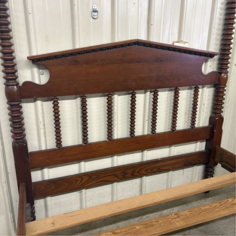 Davis Cabinet Company Collectors Cherry Full Size Four Poster Spool Bed