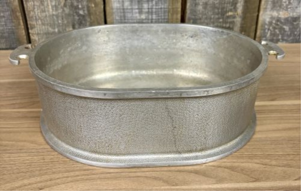 Guardian Service Hammered Aluminum Oval Roaster