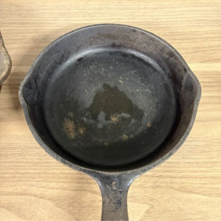 A Pair of Vintage American Cast Iron Skillets