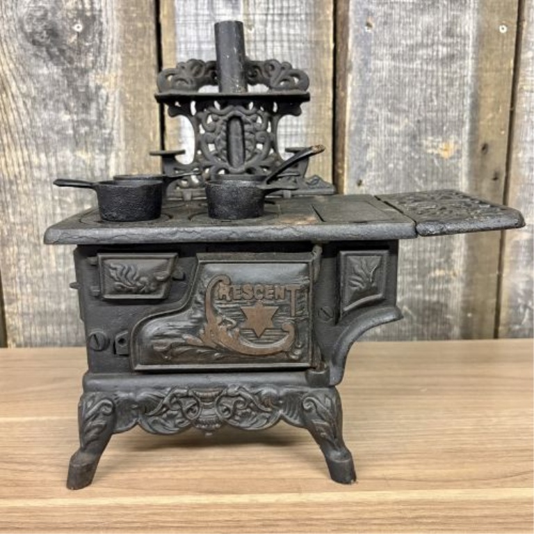 Crescent Foundry Co. Miniature Toy Kitchen Range with Accessories
