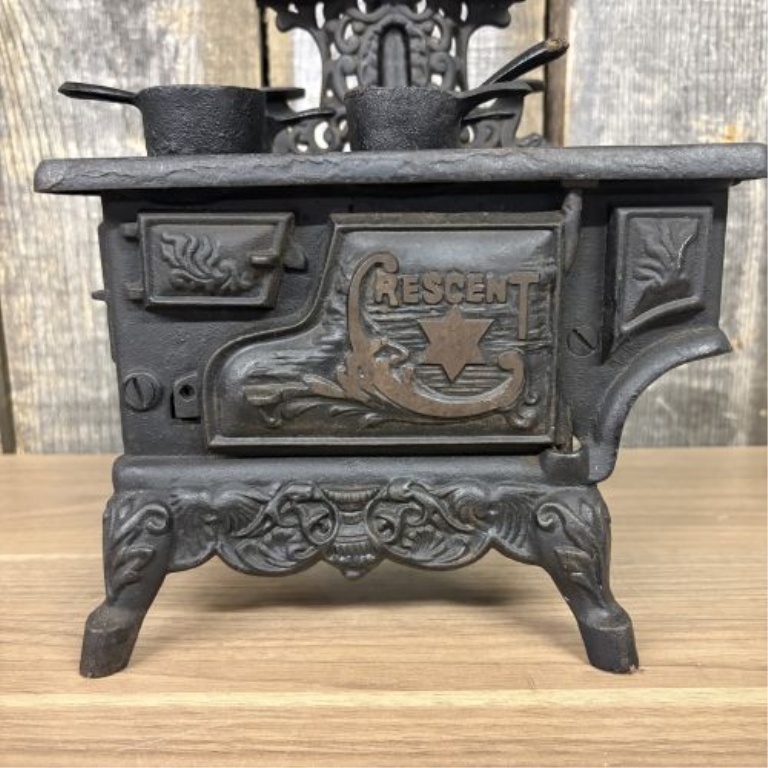 Crescent Foundry Co. Miniature Toy Kitchen Range with Accessories