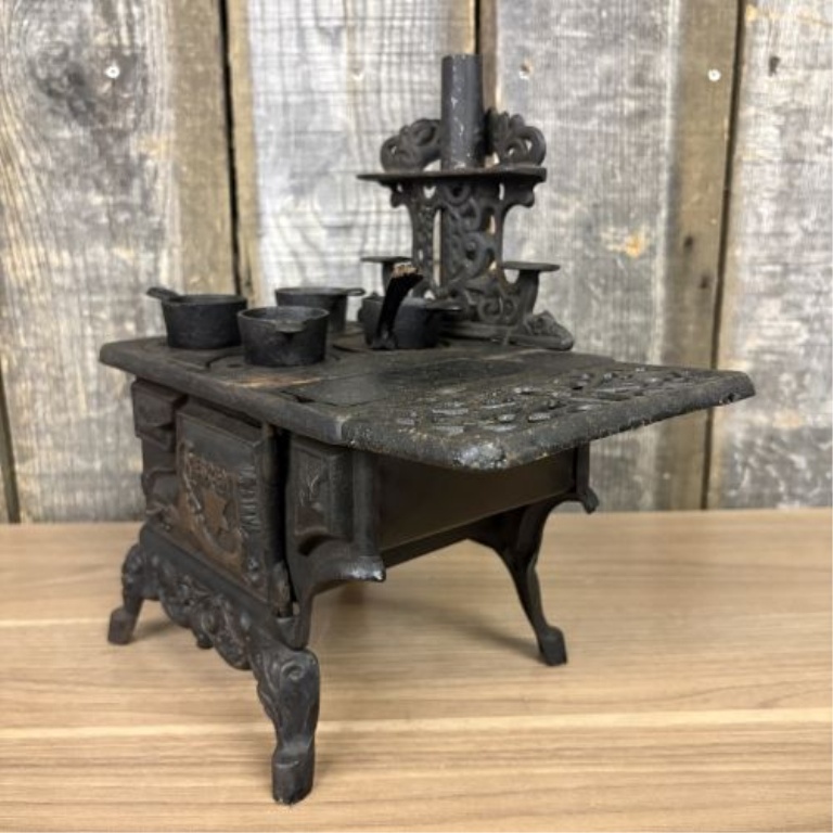 Crescent Foundry Co. Miniature Toy Kitchen Range with Accessories
