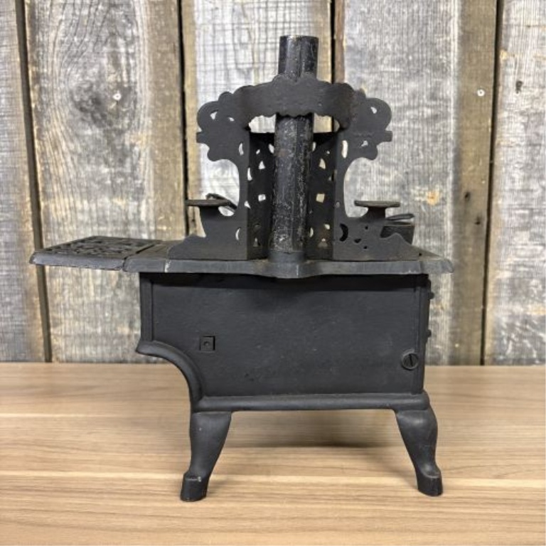 Crescent Foundry Co. Miniature Toy Kitchen Range with Accessories