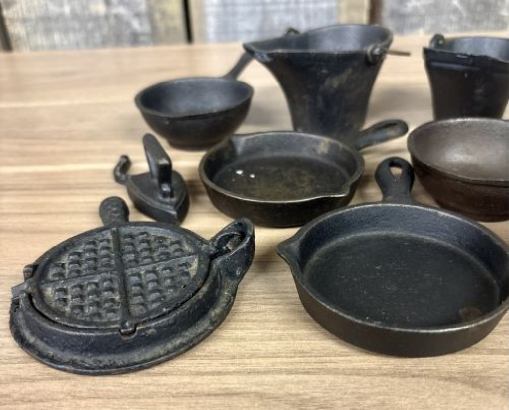 An Assortment of Vintage Miniature Cast Iron Household and Kitchen Items